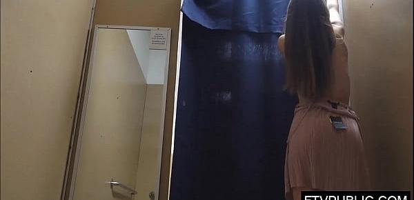 Teen masturbate in changing room